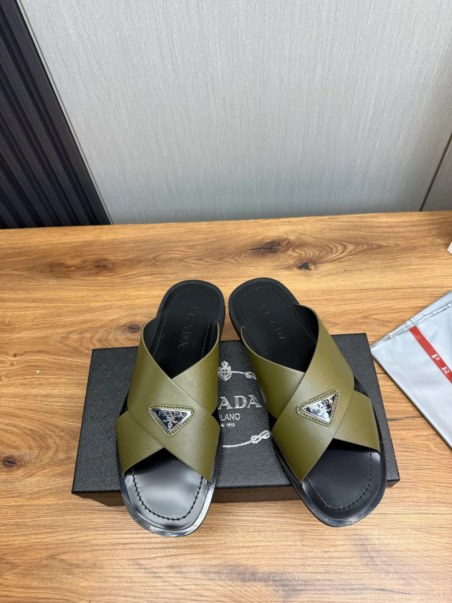 Factory price 340💰 ＰＲＡＤＡPrada - popular men's slippers hot sale 🔥 🩴Official website one to one production 38-45 sizes 45 46 🉑️Customized!